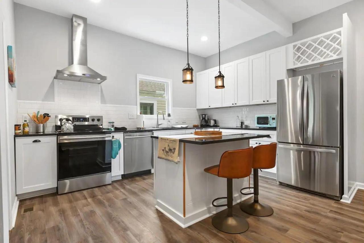 Recently Renovated Chic Durham Farmhouse Экстерьер фото